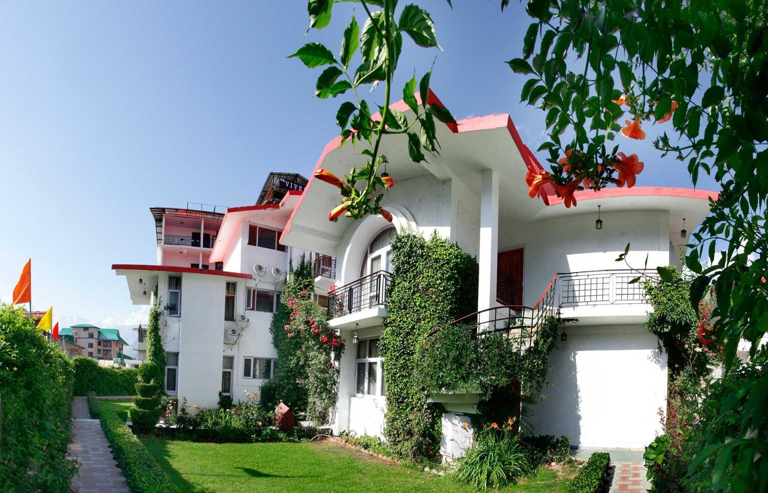 De Vivendi Resorts With 35000 Sqft Open Lawn With Bbq Manāli Extérieur photo